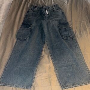 Boohoo Men's Relaxed Wide-Leg Cargo Jeans in Dark Blue Wash